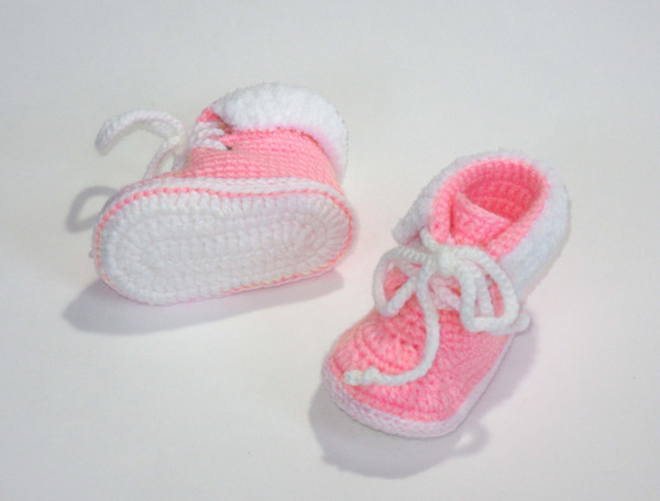 Pink crochet baby boots, Handmade baby shoes, Slippers, Soft baby footwear, Baby shower gift, Gender reveal party gift for baby girl, Newborn gift 4.JPG