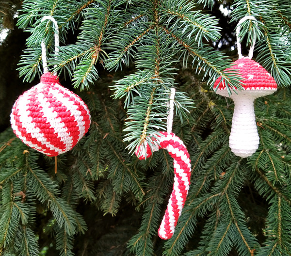 Crochet Christmas ornaments pattern.jpg