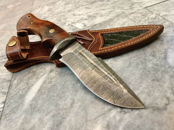Handmade Damascus bowie knife with sheath Fixed blade hunting knife for Survival Ergonomic Walnut Knives.jpg