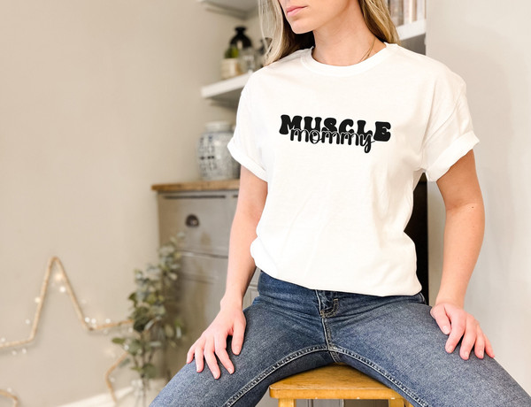 Vintage Muscle Mommy Gym Shirt, Oversized Fitness Tee for Wo