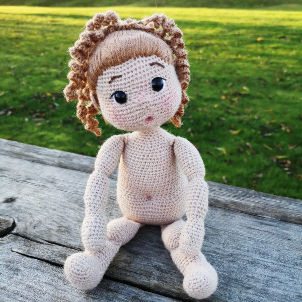 Crochet doll Lilibet