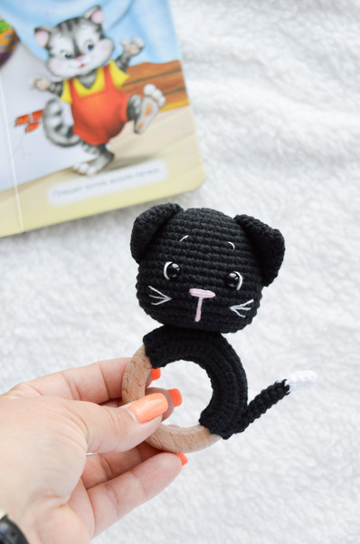 black cat crochet rattle.jpg