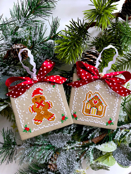 Second pair of Gingerbread ornaments 2.jpg
