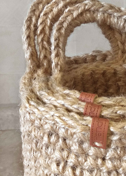 hanging crochet basket 7.jpg