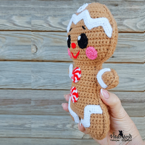 crochet gingerbread boy.png