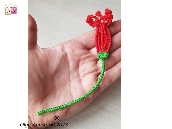 Poppy_flower_bud_crochet_pattern (2).jpg