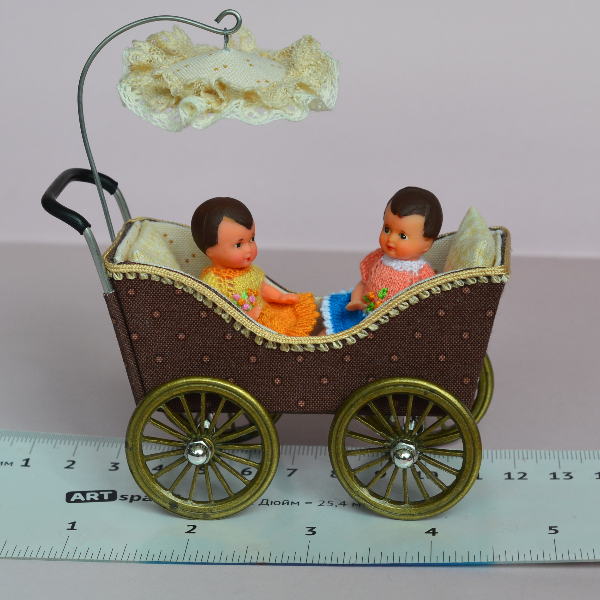 Handmade -miniature -stroller- for- small- dolls-3