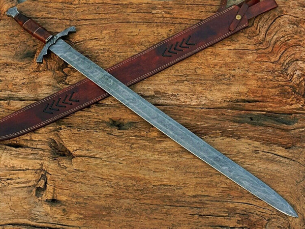 Blades-of-Yore-BM's-Handmade-Viking-Longsword-in-Pristine-Damascus-Steel (5).jpg
