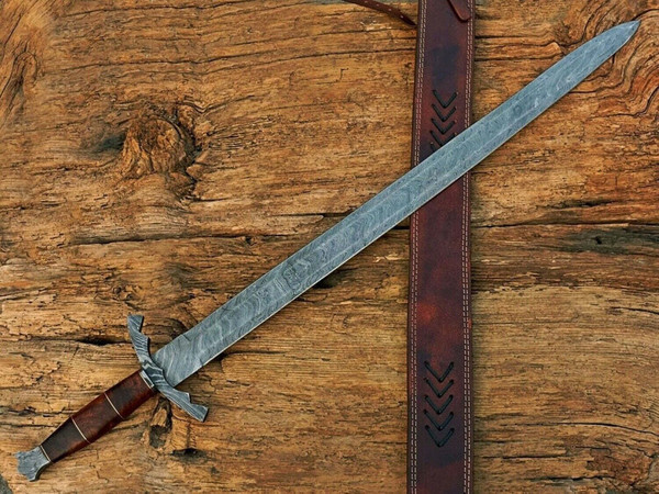 Blades-of-Yore-BM's-Handmade-Viking-Longsword-in-Pristine-Damascus-Steel (7).jpg