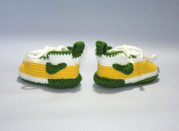 Bright colorful crochet baby newborn sneakers, Yellow handmade baby shoes, Soft baby slippers, Baby shower gift, Gender reveal party gift, Pregnancy announcemen
