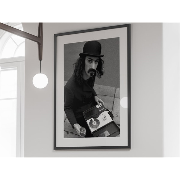 MR-592023142519-frank-zappa-buckingham-palace-london-poster-black-and-white-image-1.jpg