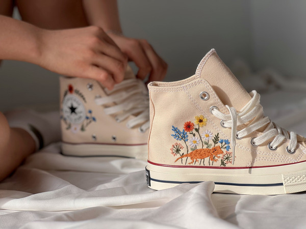 Embroidered Converse High TopsFlower ConverseCustom Converse PetEmbroidered ConverseGarden Of Sunflowers And Daisies And Lizards - 2.jpg