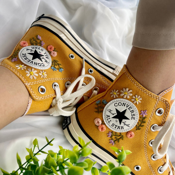 Embroidered ConverseConverse High TopsEmbroidered Sweet Rose And Lavender GardenConverse Chuck Taylor 1970s Flower Converse Dandelion - 8.jpg