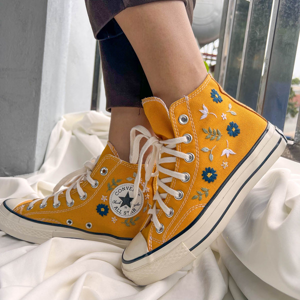 Embroidered ConverseFlower ConverseEmbroidered Flower And LeavesConverse High Tops Chuck Taylor 1970s - 5.jpg