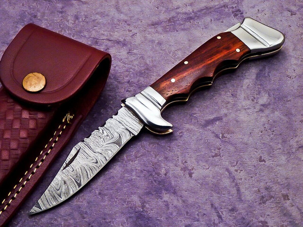 Damascus Poket Knife.jpg