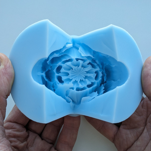 Flower silicone mold open