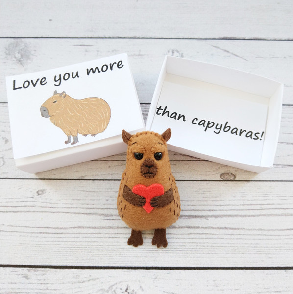 capybara-plush-love-card