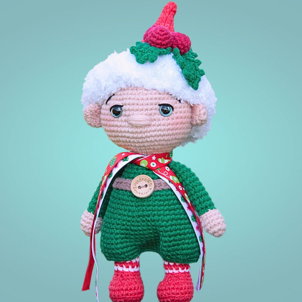 Christmas-elf-amigurumi-crochet-gift.jpg