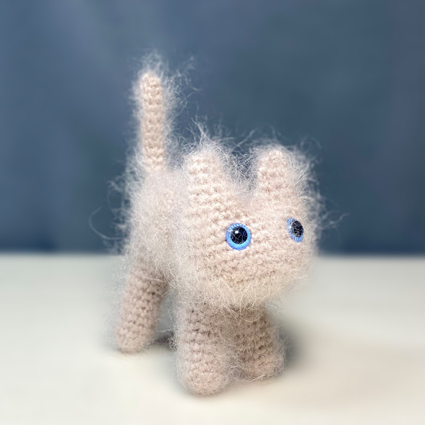 Crochet-cat-plush-Amigurumi-cat-stuffed-animal-Amigurumi-toys-Desk-décor-toy-04.jpg