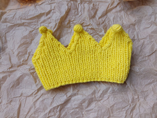 Gift box for baby set yellow crown.jpg