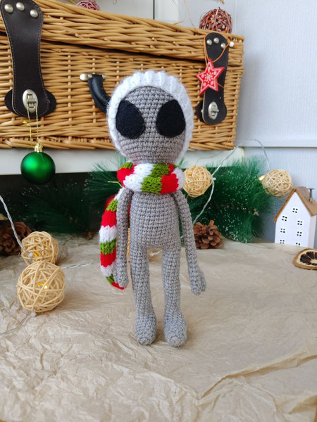 Gray alien doll Christmas gift 4.jpg