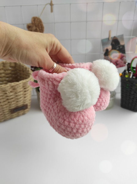 Knitted-toy-rattle-and-booties-11