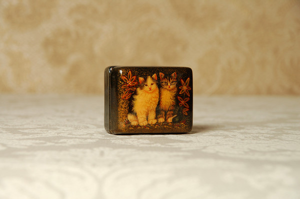 Hand-painted Kittens lacquer box