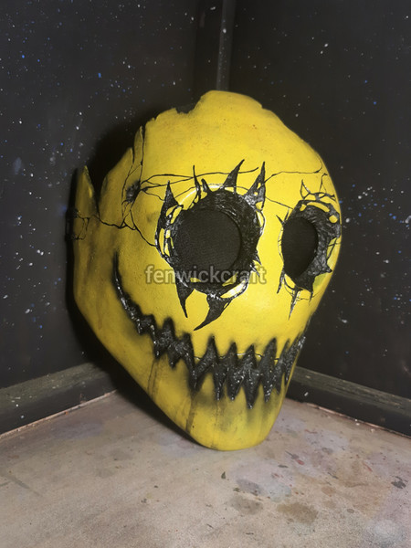 yellow smiley mask creepypasta cosplay