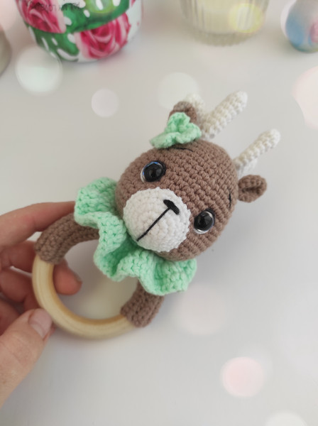 knitted-toy-fawn-rattle-3