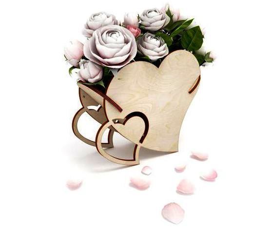 Heart-shaped-flower-vase.jpg