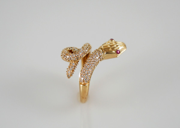 snake-yellowgold-ring-ruby-diamonds-valentinsjewellery-1.jpg