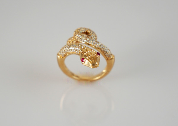 snake-yellowgold-ring-ruby-diamonds-valentinsjewellery-5.jpg