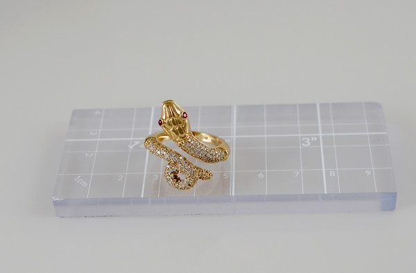 snake-yellowgold-ring-ruby-diamonds-valentinsjewellery-9.jpg