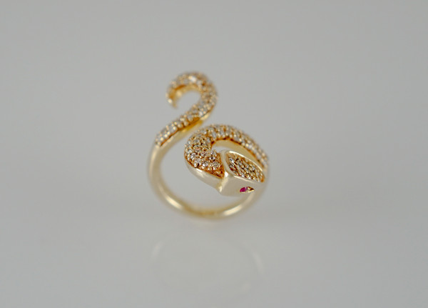 snake-yellowgold-ring-ruby-diamonds-valentinsjewellery-2.jpg