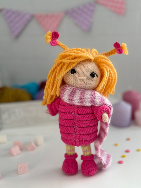 amigurumi doll knitting pattern by ola oslopova