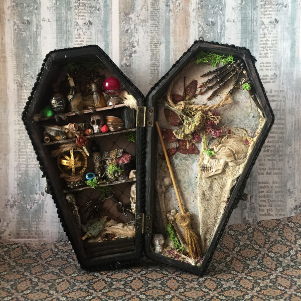 Miniature coffin, Potion Closet, BookShelf Box, Diorama,Creepy decor, Horror, Dark Art, Halloween, Gothic Roombox (2).JPG