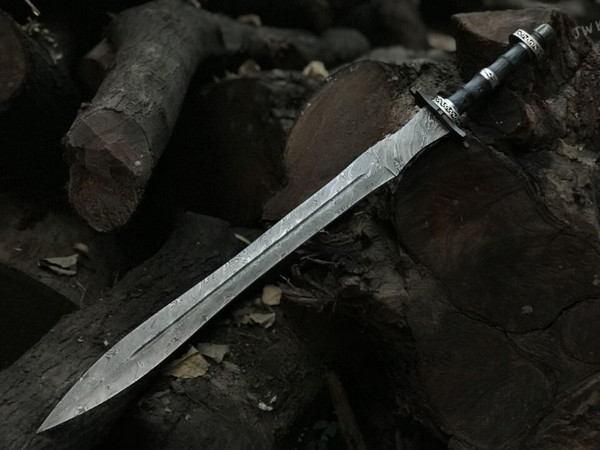 A-Viking-Battle-Ready-Damascus-Steel-Sword-Hand-Forged-Damascus-Steel-Viking-Sword-BladeMaster (1).jpg
