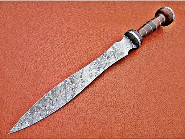 Authentic_24Handmade_Damascus_Steel_Roman_Gladius_Sword_with_Rosewood_Handle-_Historical_Replica (2).png