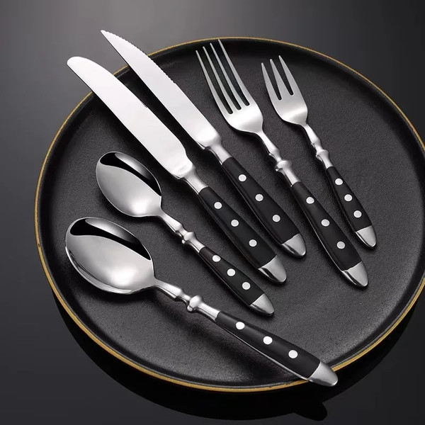 JpZNWestern-Stainless-Steel-Cutlery-Set-Creative-Retro-Steak-Knife-Dining-Fork-Spoon-Dinnerware-Set-Rivets-Handle.jpg