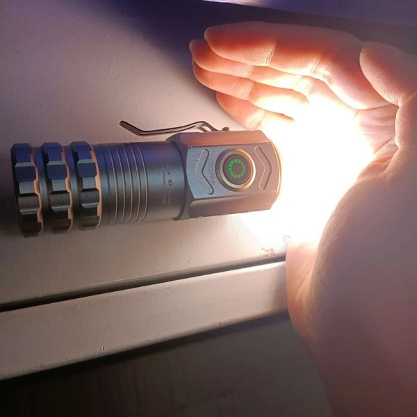 yiLEMini-Flashlight-18650-Ultra-Powerful-Led-Torch-30000LM-Super-Strong-Flashlight-High-Power-Led-Flashlight-Mini.jpg