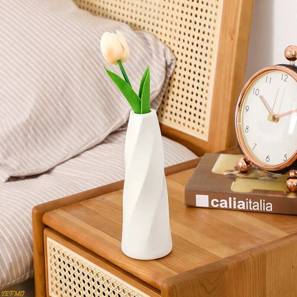 pusmNordic-Plastic-Flower-Vase-Hydroponic-Pot-Vase-Decoration-Home-Desk-Decorative-Vases-for-Flowers-Plant-Wedding.jpg