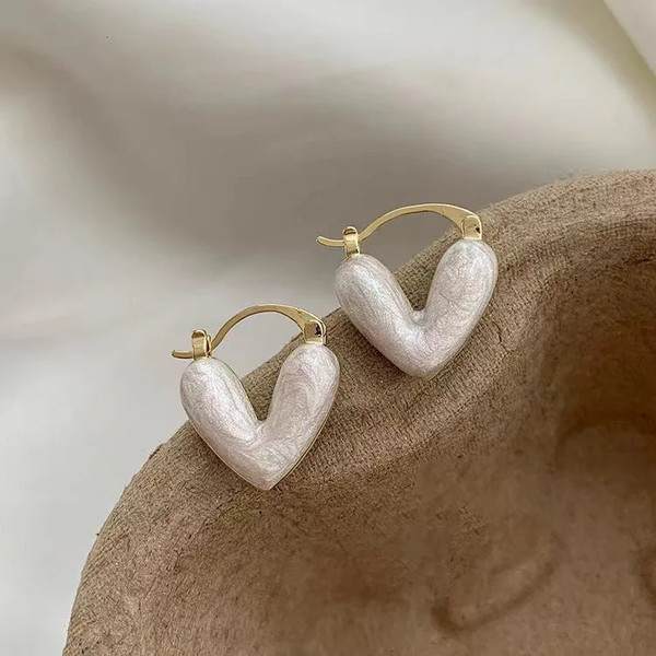DwqrWomen-s-earrings-Asymmetrical-Round-Hollow-Round-Black-Stud-Earrings-Rhinestone-Accessories-For-Women-pendientes-mujer.jpg