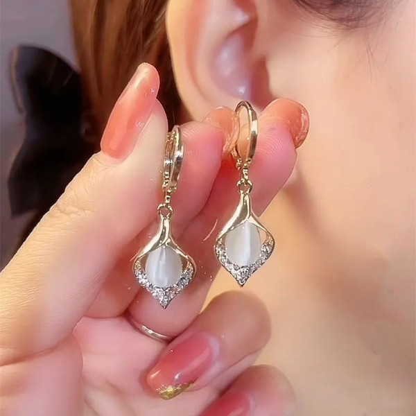KpqGWomen-s-earrings-Asymmetrical-Round-Hollow-Round-Black-Stud-Earrings-Rhinestone-Accessories-For-Women-pendientes-mujer.jpg