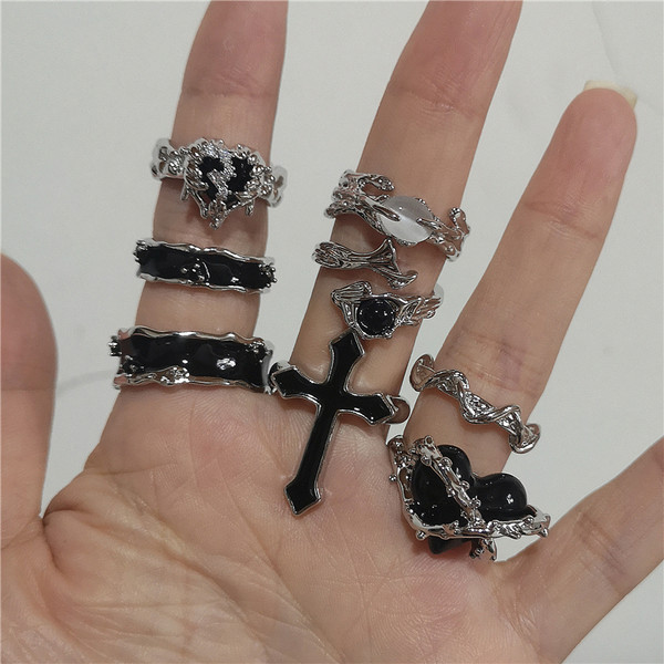zOBlPunk-Harajuku-Goth-Thorns-Black-Silver-Color-Irregular-Heart-Cross-Open-Ring-For-Women-Men-Lover.jpg