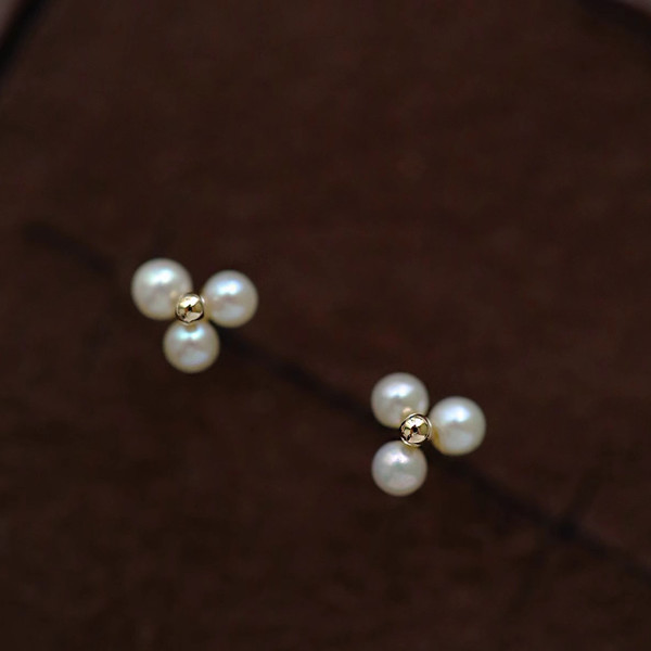 TeX4CANNER-Sugarcube-Shaped-Zircon-Stud-Earrings-925-Sterl-Silver-Flower-Shaped-Small-Pearl-Earrings-Gentle-Delicate.jpg