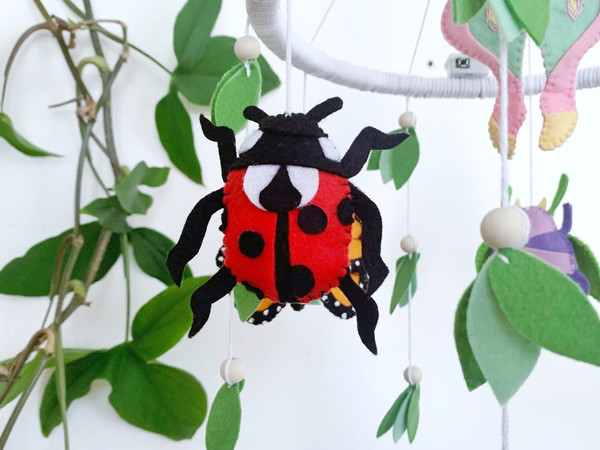 insects-bugs-baby-crib-mobile-nursery-decor-4.jpg