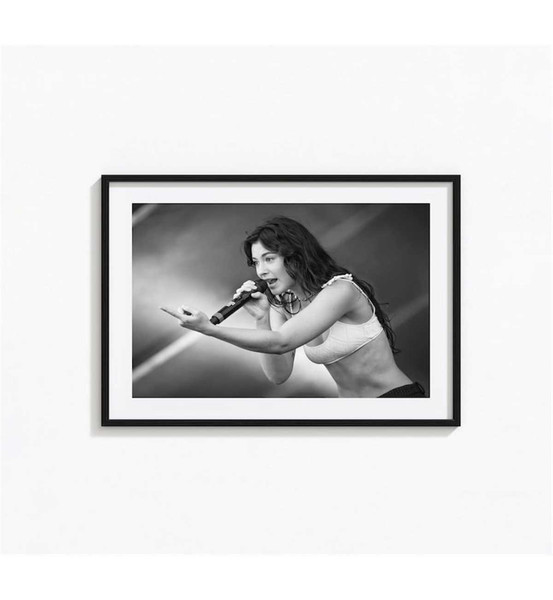 MR-2911202318841-gracie-abrams-posters-gracie-abrams-black-and-white-wall-image-1.jpg