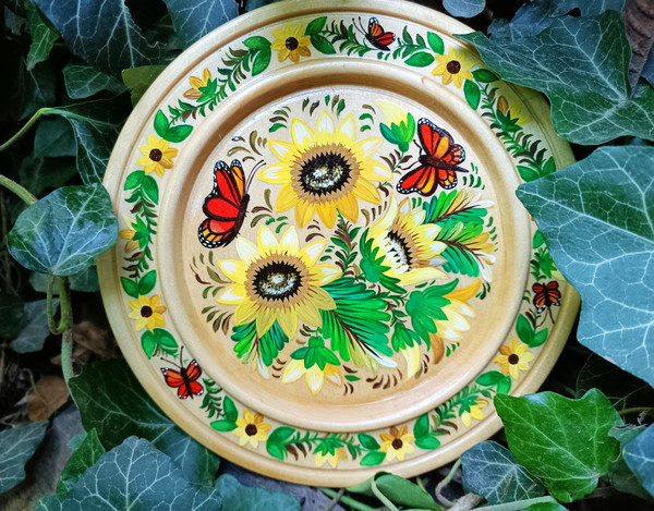 Sunflowers wooden plate, Wall plate, Floral plate, Decor for hanging Ethnic gift Ukrainian Kitchen decor, Decorative plate Rustic wall plate.jpg