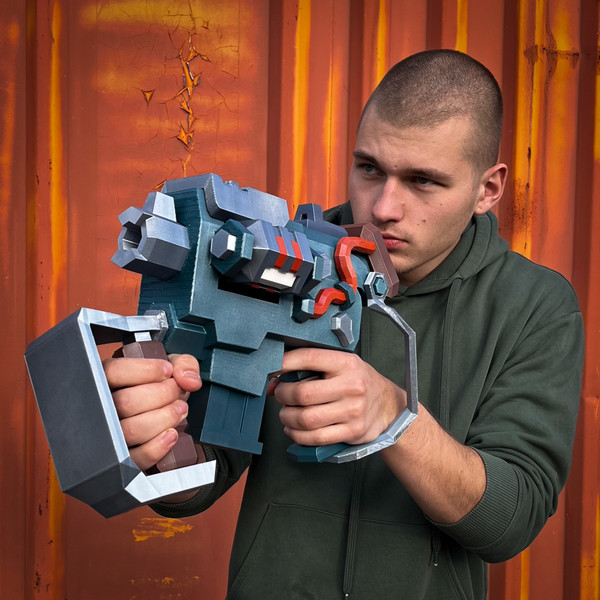 Stubby Voltaic SMG prop replica Deep Rock Galactic by Blasters4Masters 5.jpg