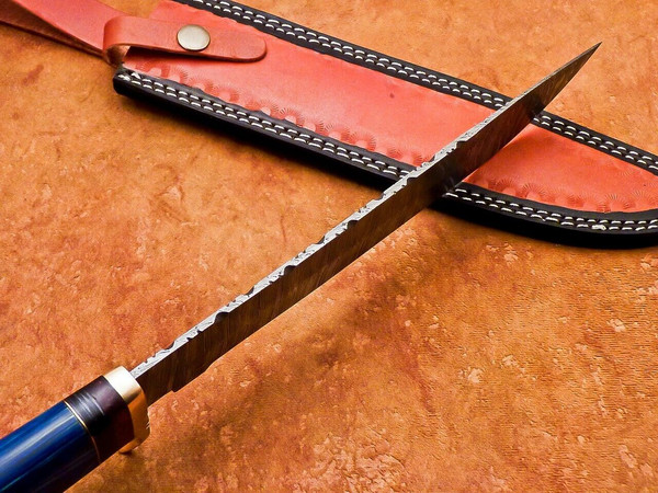 Damascus Blade Knife.jpg